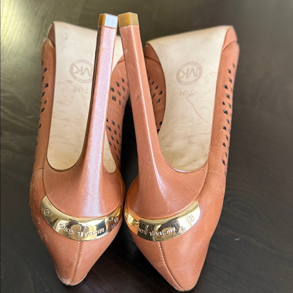 MICHAEL Michael Kors Florentine Laser-cut Leather Pumps In Brown and Tan - Picture 13 of 16